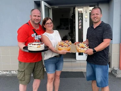To byl zase jeden vydařený večírek.... třicítka pokořena, tak můžeme pokračovat